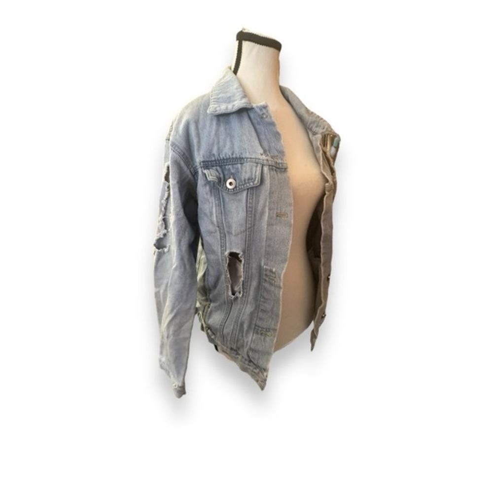 Women’s Love Tree Denim Medium M Distressed Destructed Light Wash Jean Jacket